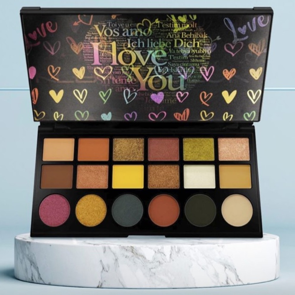 Love eyeshadow Palette 18 shades matte/shimmer